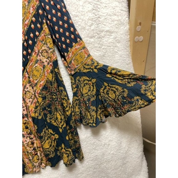 Free People Magic Mystery Tunic Size XS Boho Flared Sleeve V Neck Flowy Pattern - Picture 4 of 11
